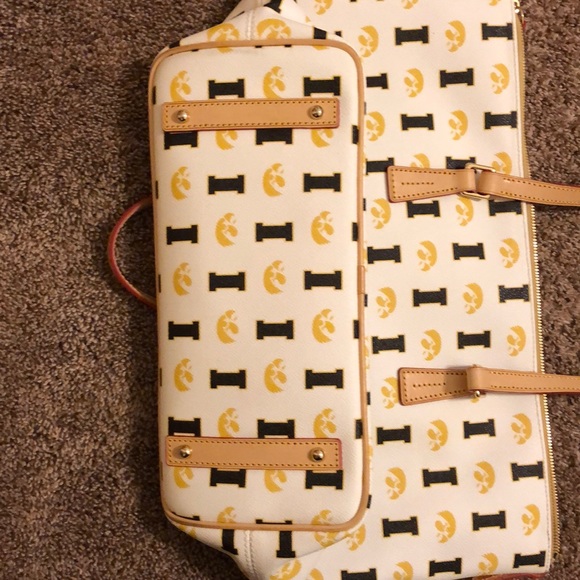 Dooney & Bourke Iowa Hawkeyes leather tote style - Picture 3 of 4